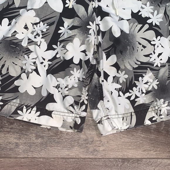 Hurley Swim Shorts Men’s size 31 - Picture 4 of 9